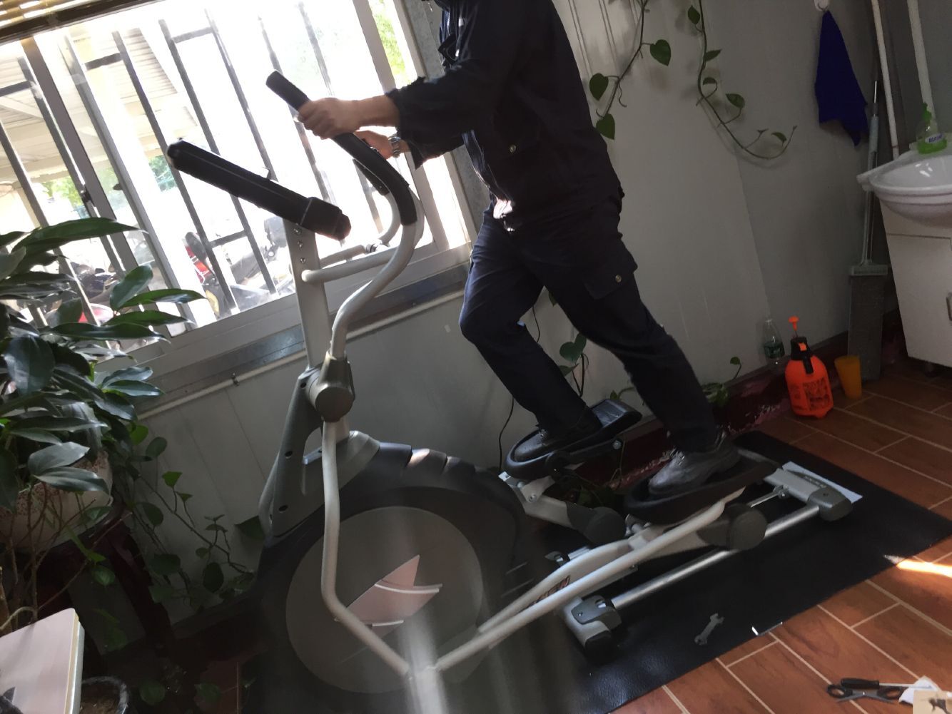 椭圆机减肥主要瘦哪里 椭圆机减肥主要瘦哪里