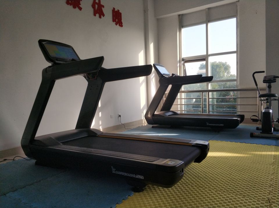 健身房91香蕉污在线观看