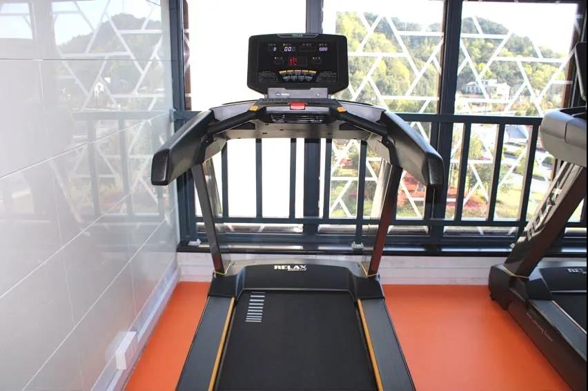 学校健身房91香蕉污在线观看